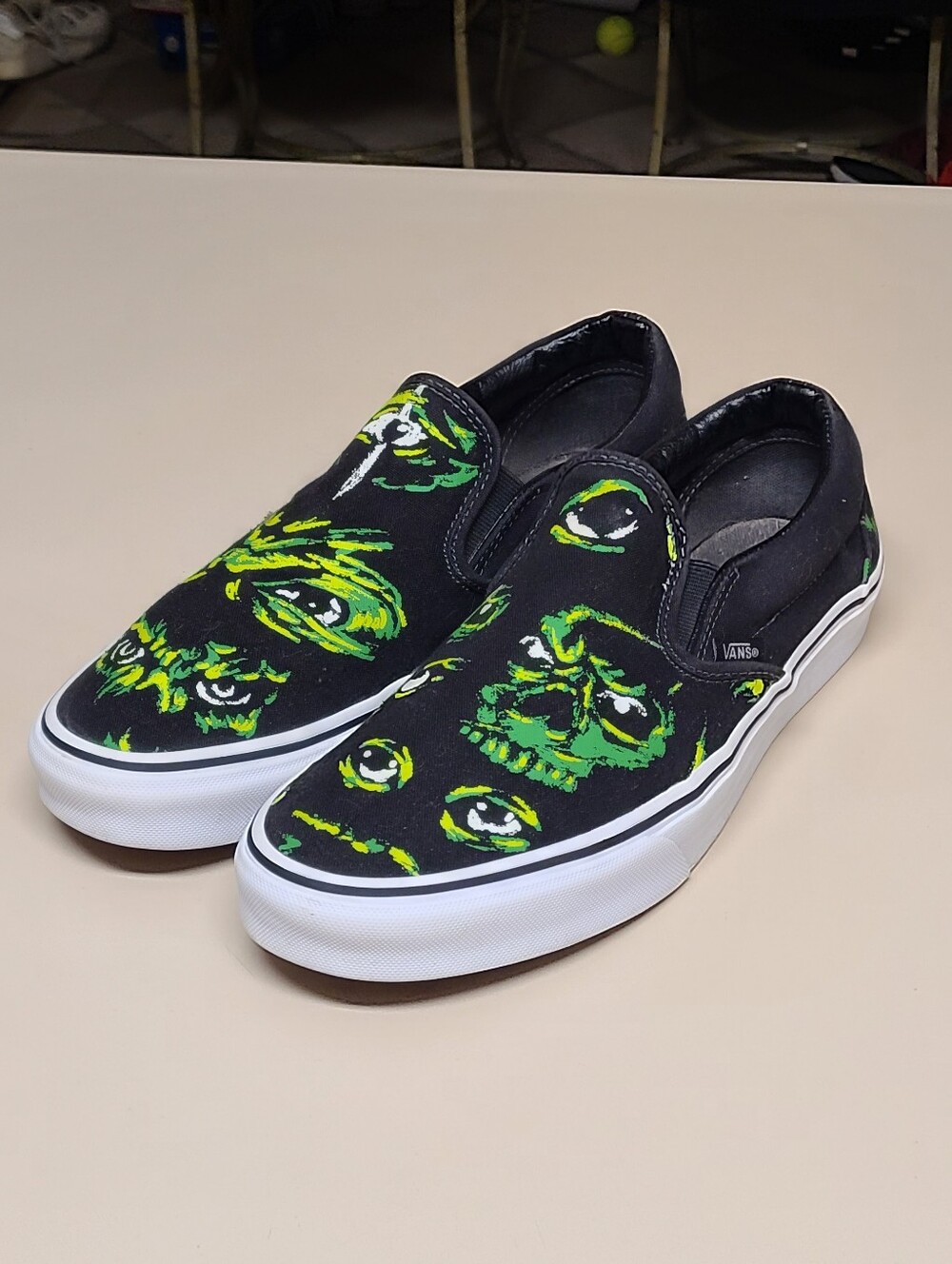 Vans Eyes In The Dark Classic Glow slip on skateboard sneakers size 11